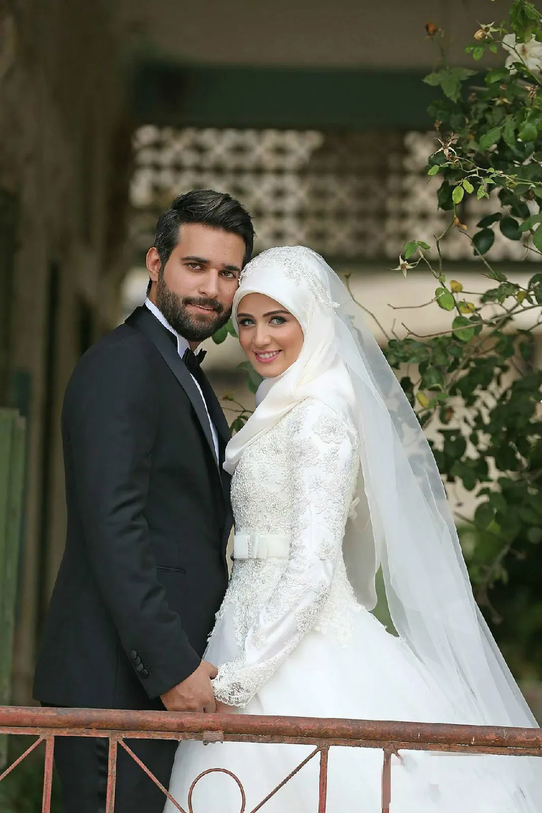 2019 Arab Islam Muslim Bride Wedding Dress Long Sleeve High Neckline Wedding Dress With Veil Floor Length
2019 Arab Islam Muslim Bride Wedding Dress Long Sleeve High Neckline Wedding Dress With Veil Floor Length