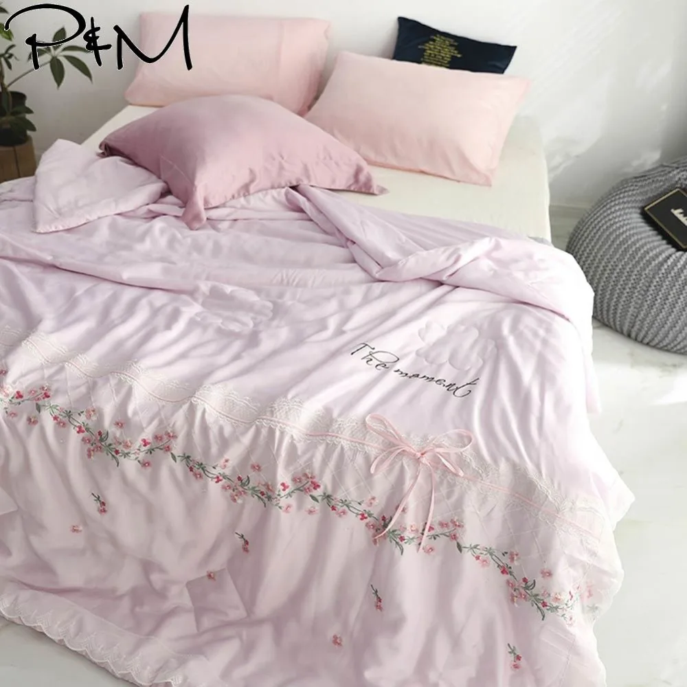2019 Light Pink Korea Floral Air-condition Embroidery Comforter Thin Summer Quilt Artificial Silk Fabric Polyester Queen Size
2019 Light Pink Korea Floral Air-condition Embroidery Comforter Thin Summer Quilt Artificial Silk Fabric Polyester Queen Size