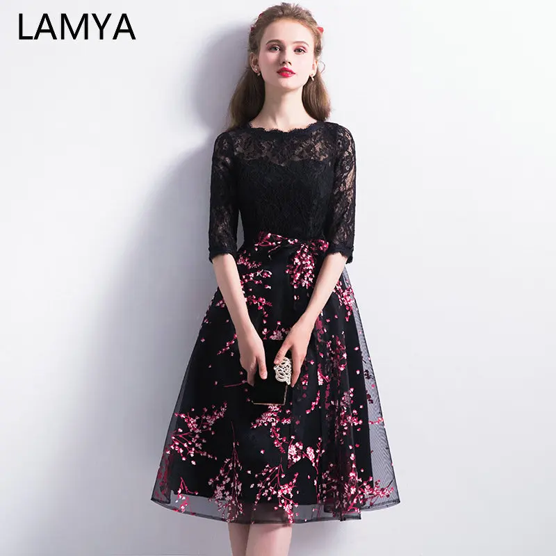LAMYA Vintage Black Knee Length Prom Dress 2019 Half Lace Sleeve Evening Party Dresses O Neck Formal Gown robe de soiree
LAMYA Vintage Black Knee Length Prom Dress 2019 Half Lace Sleeve Evening Party Dresses O Neck Formal Gown robe de soiree