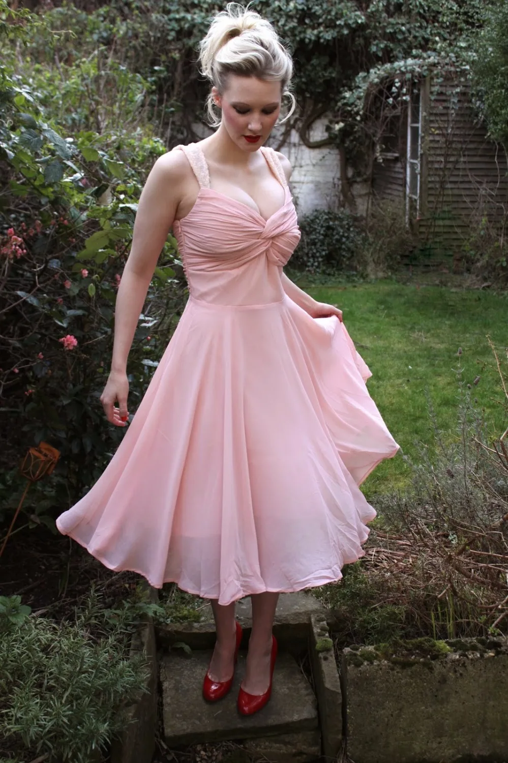Pink Prom Dresses 2018 Chiffon Evening Dress For Graduation Sweetheart Sexy Party Dresses Elegant Spaghetti Straps M2515
Pink Prom Dresses 2018 Chiffon Evening Dress For Graduation Sweetheart Sexy Party Dresses Elegant Spaghetti Straps M2515