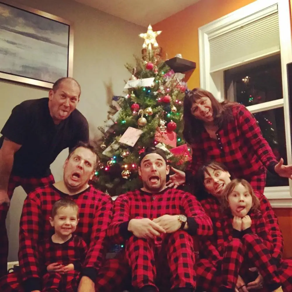 Family Matching Outfits Look Plaid Christmas Pajamas Mommy and Me Clothes Mother Daughter Father Son Nightwear Family Pajamas
Family Matching Outfits Look Plaid Christmas Pajamas Mommy and Me Clothes Mother Daughter Father Son Nightwear Family Pajamas