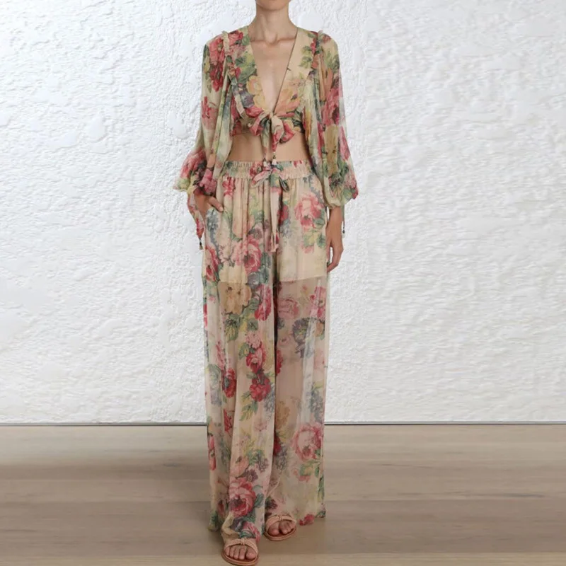 2018 Runway Style Sexy Women Printed Two Pieces Sets Color Bump Front Strap Floral Print Long lantern Sleeve Lady Sunscreen Set
2018 Runway Style Sexy Women Printed Two Pieces Sets Color Bump Front Strap Floral Print Long lantern Sleeve Lady Sunscreen Set