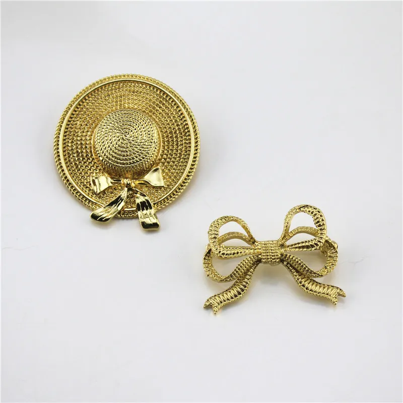 New European and American style white green enamel inlaid semi-precious stones Imitation pearl frog temperament brooch woman
New European and American style white green enamel inlaid semi-precious stones Imitation pearl frog temperament brooch woman