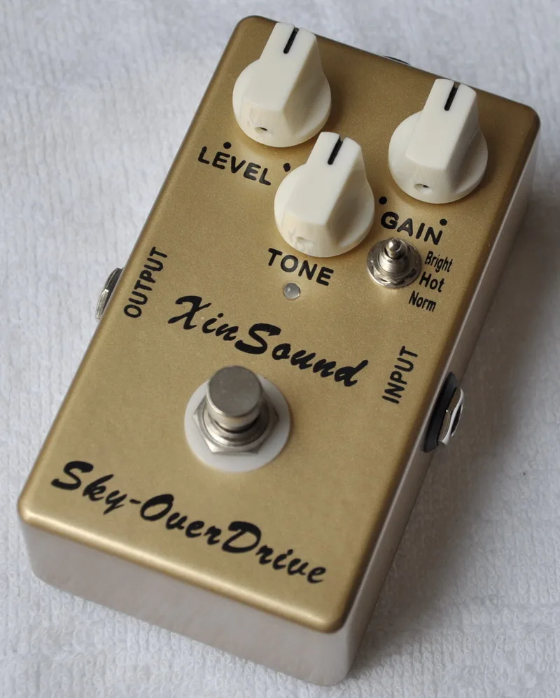 Pro Vintage RM-20 Three mode switch- Bright Centaur / Hot / Norm Centaur, Great Sky Overdrive, Very Dynamic, Really Clean Buffer
Pro Vintage RM-20 Three mode switch- Bright Centaur / Hot / Norm Centaur, Great Sky Overdrive, Very Dynamic, Really Clean Buffer