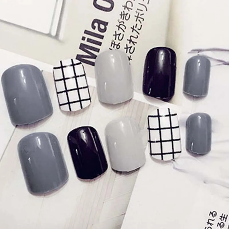 Women Simple Fashion Acrylic Fake Nails Girls White Grid Patterns Artificial Nail Short Size Square Head Nail Art Tips with Glue 
Women Simple Fashion Acrylic Fake Nails Girls White Grid Patterns Artificial Nail Short Size Square Head Nail Art Tips with Glue