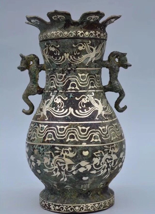 Antique Warring States bronze silver plated phoenix vase Home office decoration
Antique Warring States bronze silver plated phoenix vase Home office decoration