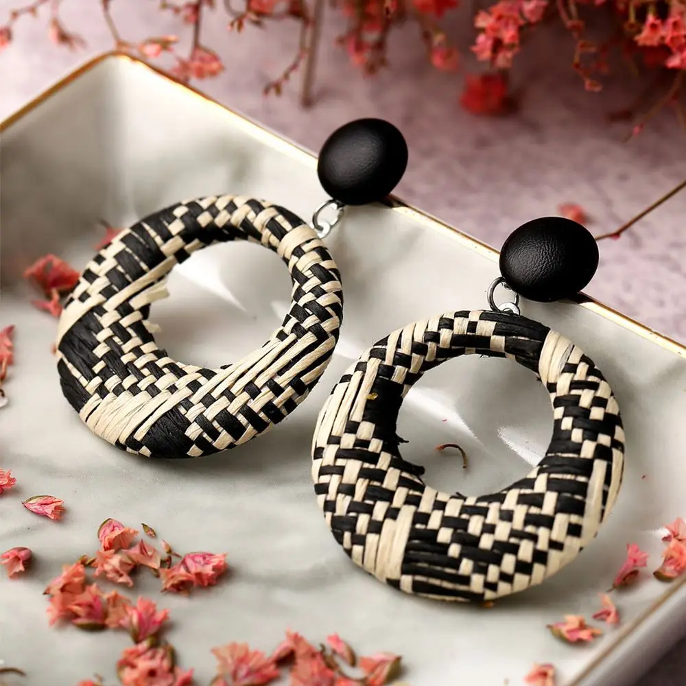 Handmade Geometric Rattan Weave Chandelier Earrings For Women Round Square Dangle Earring Party Jewelry
Handmade Geometric Rattan Weave Chandelier Earrings For Women Round Square Dangle Earring Party Jewelry