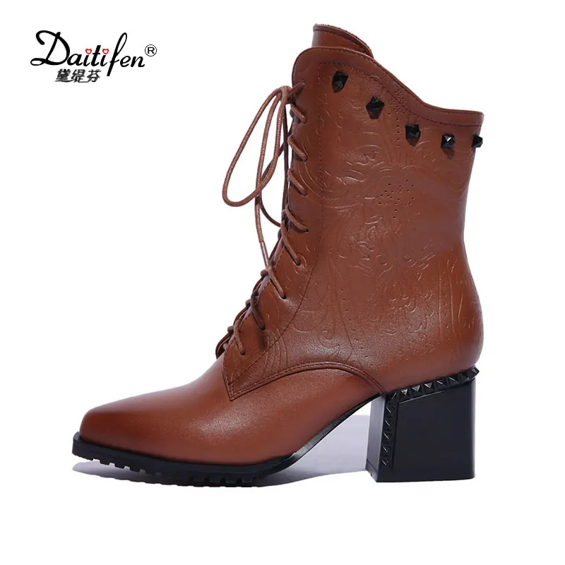 

Daitifen 2017 New Winter Fashion Pointed Toe Lace Up Genuine Leather Print Flower Zip Rivets Women Ankle Boots Thick Heel shoes