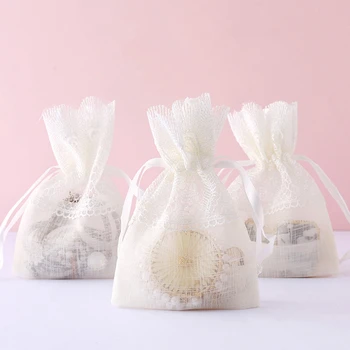 Wedding Candy Box Baby Shower Birthday Party Favor Elegant White Feather Lace Gift Bag Jewelry Snack Biscuit Storage Bundle Bags
Wedding Candy Box Baby Shower Birthday Party Favor Elegant White Feather Lace Gift Bag Jewelry Snack Biscuit Storage Bundle Bags