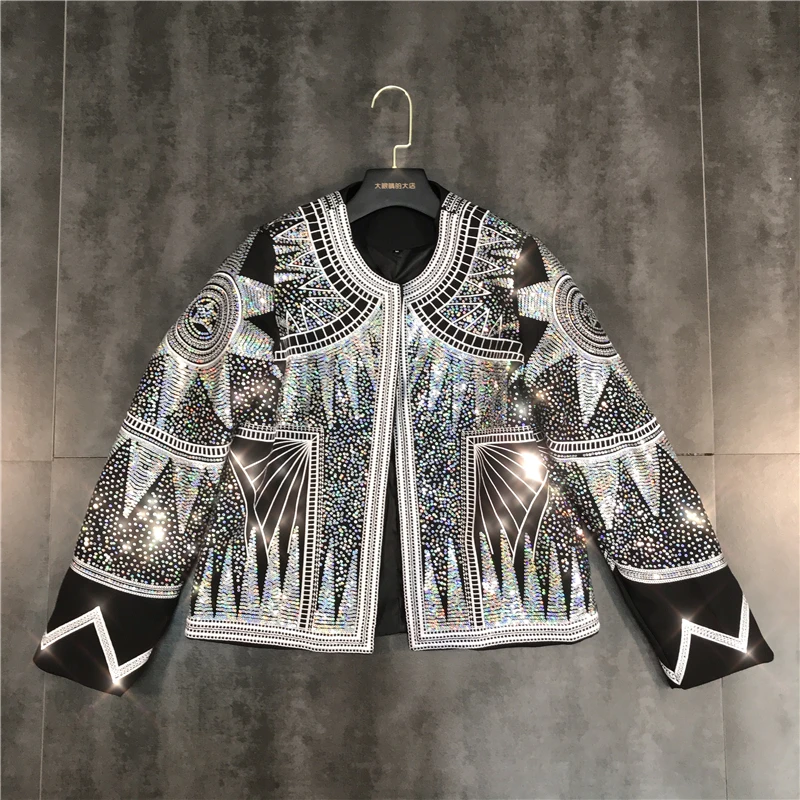 DEAT 2019 Women Shiny Jacket Silver Sequins Geometric Bomber Jackets O Neck Nationality Embroidery Coat Casual Outerwear MF749
DEAT 2019 Women Shiny Jacket Silver Sequins Geometric Bomber Jackets O Neck Nationality Embroidery Coat Casual Outerwear MF749
