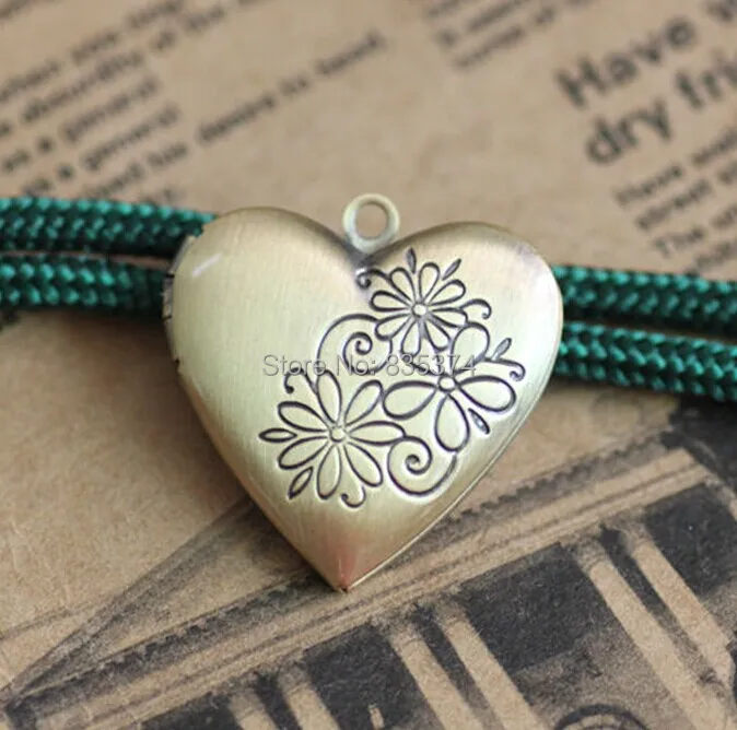 100pcs Wholesale Antique Bronze 25mm Heart-Shaped Charm & Pendant PHOTO LOCKET Frame Fashion Design DIY Jewelry Accessories
100pcs Wholesale Antique Bronze 25mm Heart-Shaped Charm & Pendant PHOTO LOCKET Frame Fashion Design DIY Jewelry Accessories