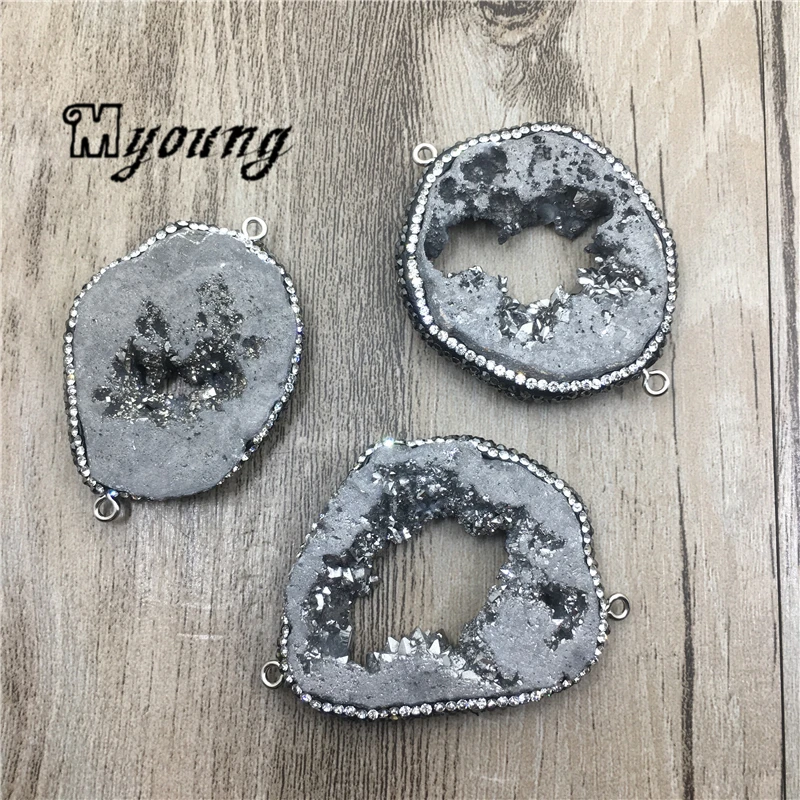 Freeform Gray Titanium Crystal Dryzy Geode Slice Connector, Quartz Druse Geode Slab Pendant With Rhinestone Paved Edges MY1762
Freeform Gray Titanium Crystal Dryzy Geode Slice Connector, Quartz Druse Geode Slab Pendant With Rhinestone Paved Edges MY1762