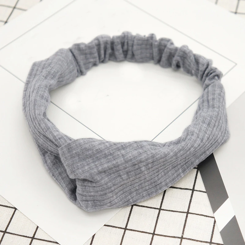 1pc New Women Knitting Cross Headbands Knot Turban Women Solid Color Hairdbands Hair Accessory Headwrap Girls Retro Headwear
1pc New Women Knitting Cross Headbands Knot Turban Women Solid Color Hairdbands Hair Accessory Headwrap Girls Retro Headwear