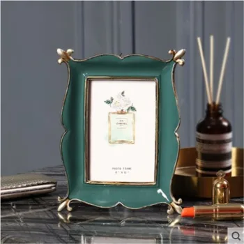 American resin Dark green gold ginkgo leaves 6 inch photo frame swing Classical European Photo Studio Wedding Photo Frame
American resin Dark green gold ginkgo leaves 6 inch photo frame swing Classical European Photo Studio Wedding Photo Frame