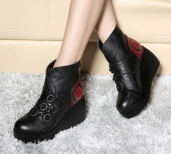 Handmade Leather Boots Ethnic Syle Flowers High Heel Wedges Women's Short Boots Cotton Boots Female Mother Shoes
Handmade Leather Boots Ethnic Syle Flowers High Heel Wedges Women's Short Boots Cotton Boots Female Mother Shoes