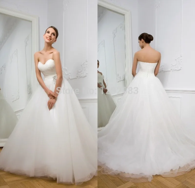 Plain yet Fashion Ruched Sweetheart Bodice Tulle Satin Ball Gown Bridal Gown Wedding Dress 2015 with Crystals Brooch on Waist
Plain yet Fashion Ruched Sweetheart Bodice Tulle Satin Ball Gown Bridal Gown Wedding Dress 2015 with Crystals Brooch on Waist