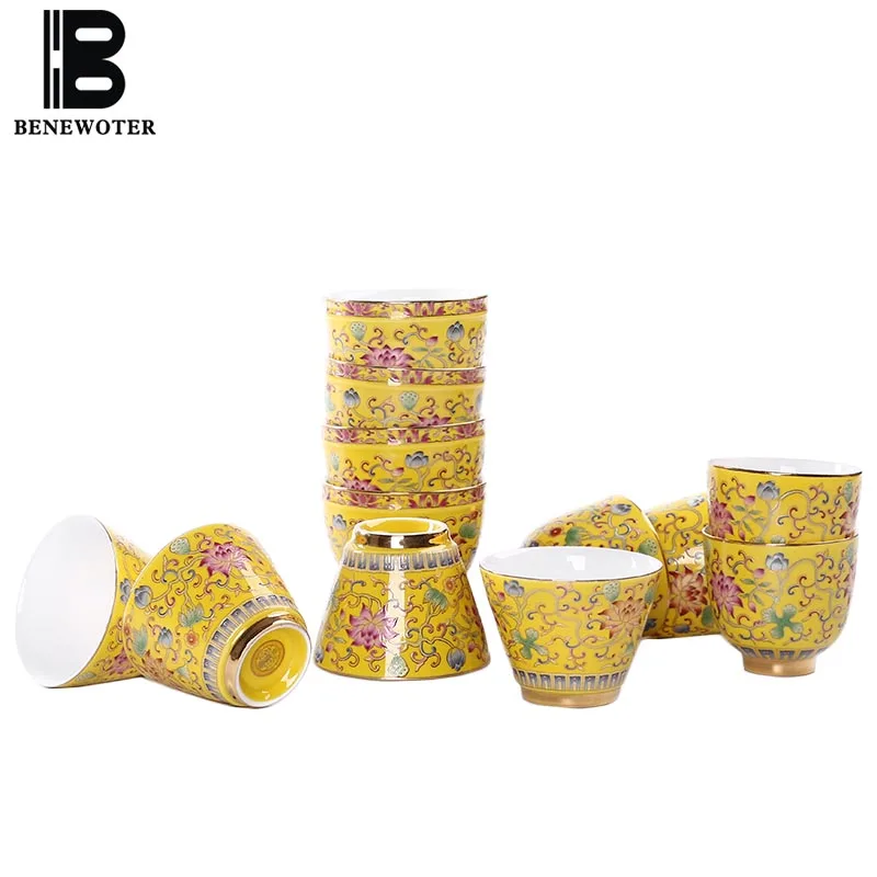 Chinese Style Ceramic Porcelain Teacups Home Enamel Color Drinkware Kung Fu Tea Set Master Tea Bowls Small Sake Cups Sent Friend 
Chinese Style Ceramic Porcelain Teacups Home Enamel Color Drinkware Kung Fu Tea Set Master Tea Bowls Small Sake Cups Sent Friend