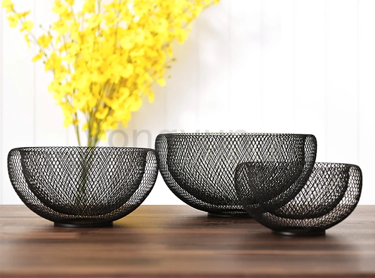 Nordic contracted modern metal iron The sitting room table a fruit food basket decoration household Storage Baskets
Nordic contracted modern metal iron The sitting room table a fruit food basket decoration household Storage Baskets