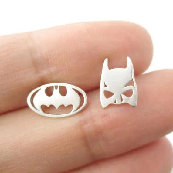 Dropshipping Top Selling Batman Themed Bat Mask and Logo Shaped Stud Earrings in Silver DC Comics Super Heroes Themed Jewelry
Dropshipping Top Selling Batman Themed Bat Mask and Logo Shaped Stud Earrings in Silver DC Comics Super Heroes Themed Jewelry