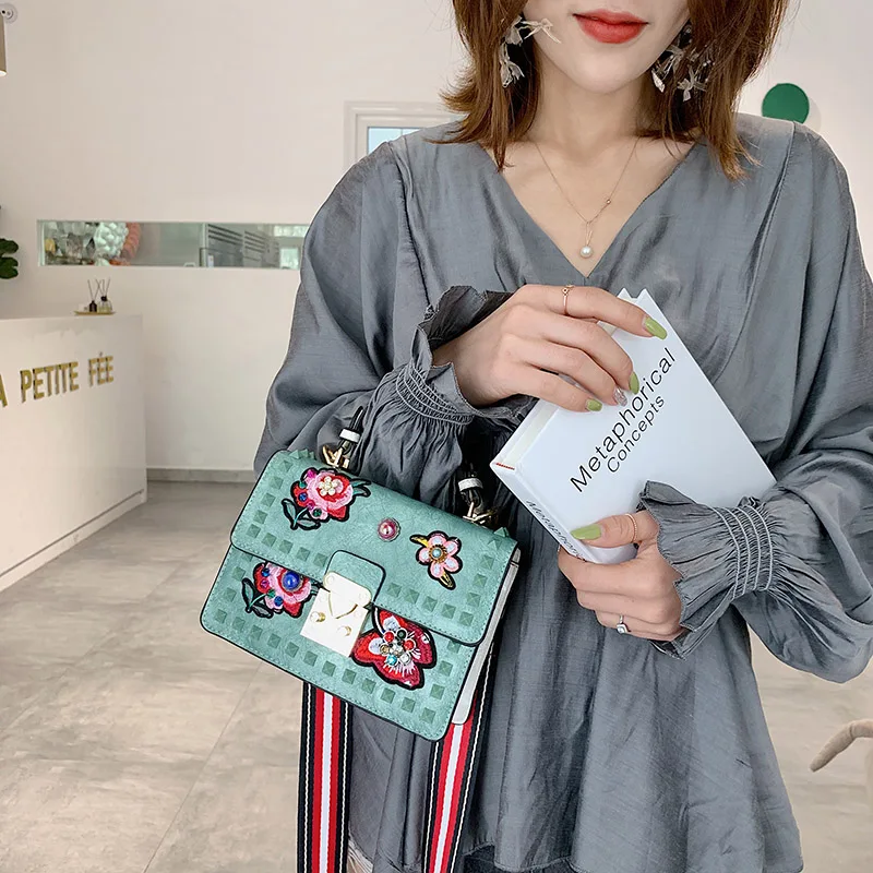Sac A Main Femme De Marque Luxe Cuir 2019 Fashion Crossbody Bags For Women Vintage Embroidered Diamond Ladies Shoulder Bag
Sac A Main Femme De Marque Luxe Cuir 2019 Fashion Crossbody Bags For Women Vintage Embroidered Diamond Ladies Shoulder Bag