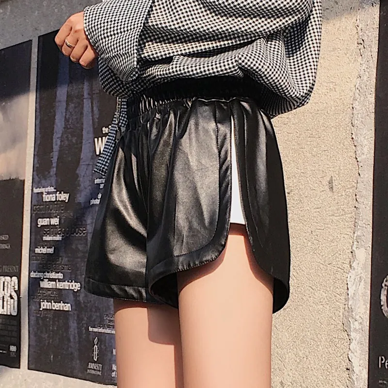 S-3XL Plus Size New Summer Pu Leather Casual Women Shorts Elastic Waist Workout Loose Women's Sportwear High Waist Shorts D71
S-3XL Plus Size New Summer Pu Leather Casual Women Shorts Elastic Waist Workout Loose Women's Sportwear High Waist Shorts D71