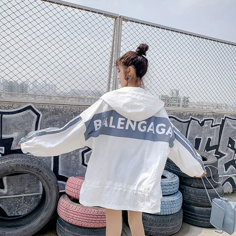 Loose coat for women large size sun clothing long sleeve thin hooded sunscreen coat female summer printing coats cardigan woman
Loose coat for women large size sun clothing long sleeve thin hooded sunscreen coat female summer printing coats cardigan woman