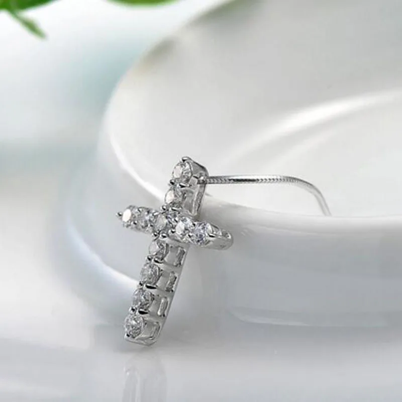 Fashion Classic Pendant Jewelry ,cross 925 Silver Zircon Inlaid Silver Pendant for Women necklace Christmas gift
Fashion Classic Pendant Jewelry ,cross 925 Silver Zircon Inlaid Silver Pendant for Women necklace Christmas gift