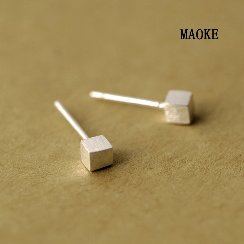 Promotions Fashion Jewelry for Women's Fashion GiftsBox 925 Sterile Tremella Earrings Temper Korea Stirrup Stylus Mini Earrings
Promotions Fashion Jewelry for Women's Fashion GiftsBox 925 Sterile Tremella Earrings Temper Korea Stirrup Stylus Mini Earrings
