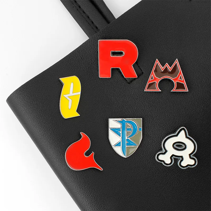 anime Pocket Monster Rocket Team R badge brooch High quality Pokemon go Alloy Cosprey Gift CARTOON collection Cute toys Chaveiro
anime Pocket Monster Rocket Team R badge brooch High quality Pokemon go Alloy Cosprey Gift CARTOON collection Cute toys Chaveiro