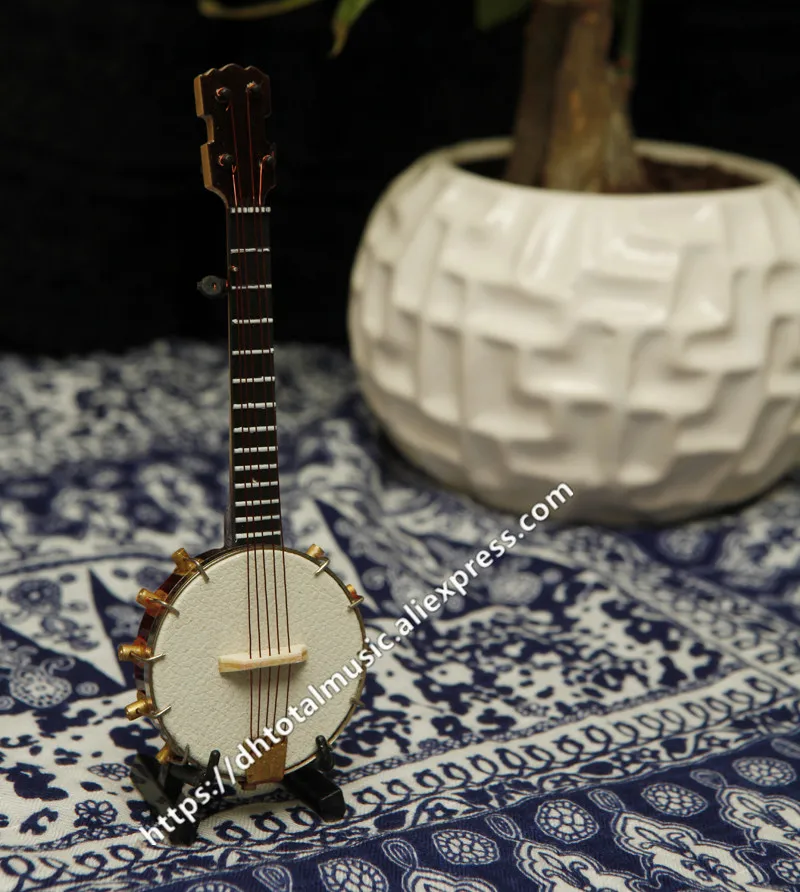 Dh Miniature Banjo Model Mini Musical Instrument Dollhouse Accessories Ornaments Christmas Gift Home decoration
Dh Miniature Banjo Model Mini Musical Instrument Dollhouse Accessories Ornaments Christmas Gift Home decoration