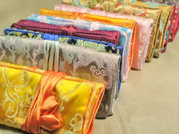 Wholesale 20*28cm 5pcs Chinese Handmade Classic Silk Jewelry Rolls Pouch Purse Gift Bag
Wholesale 20*28cm 5pcs Chinese Handmade Classic Silk Jewelry Rolls Pouch Purse Gift Bag