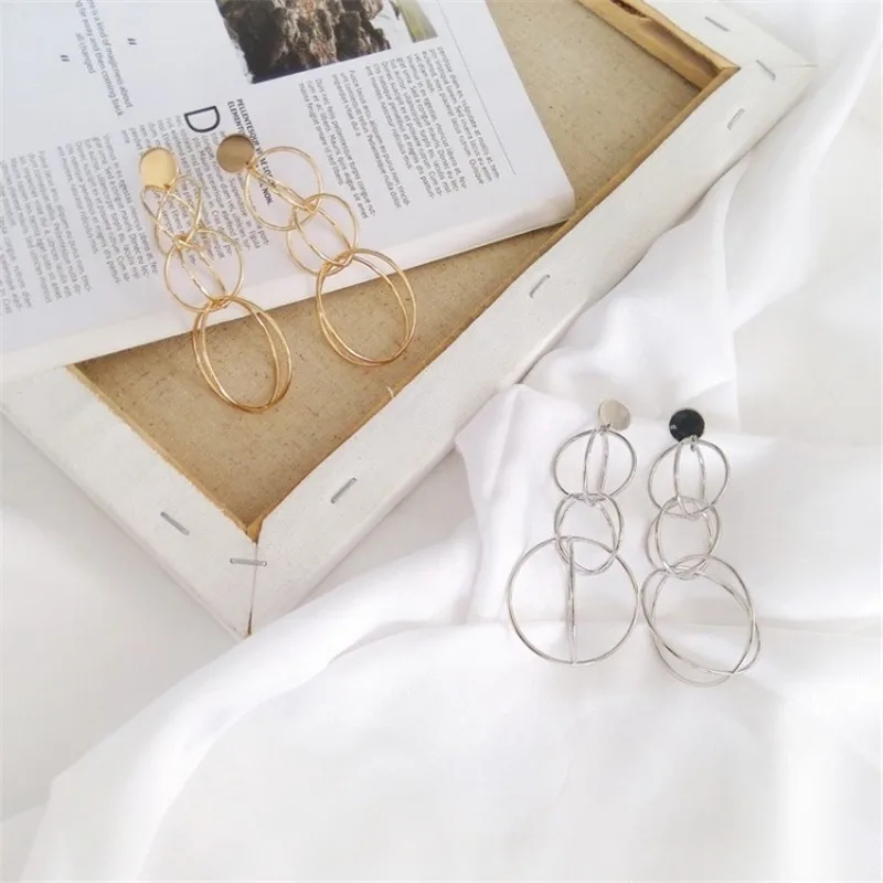 

Circle Large Round Geometric Earrings Retro Exaggerated Atmosphere Personality Fashion Street Shoot People Female Earrings