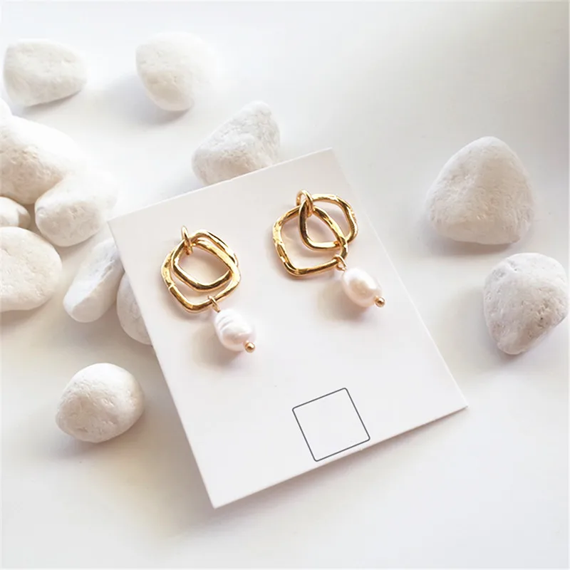The new earrings geometric natural freshwater pearl earrings fashion female temperament joker pearl earrings Beautiful delicate
The new earrings geometric natural freshwater pearl earrings fashion female temperament joker pearl earrings Beautiful delicate