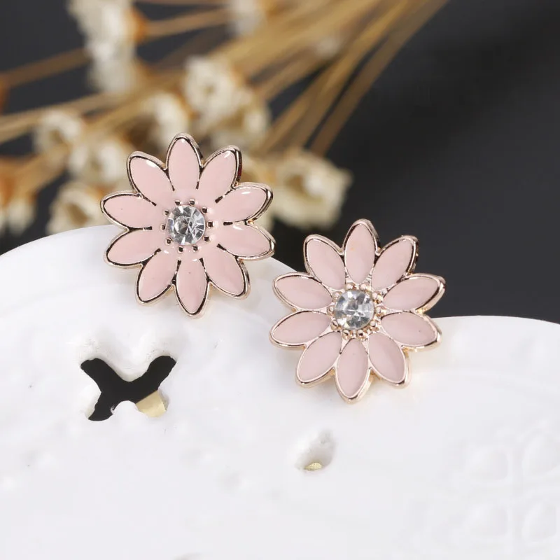 Daisy Flower Small Shirt Collar Needle Metal Fixed Non-slip Pins Buckle Brooches for Women Cardigan Safety Lapel Pin Accessories
Daisy Flower Small Shirt Collar Needle Metal Fixed Non-slip Pins Buckle Brooches for Women Cardigan Safety Lapel Pin Accessories