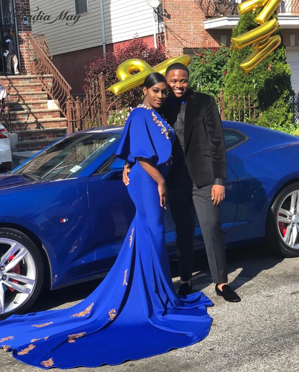 Elegant Royal Blue African Mermaid Dubai Prom Dresses with Cape Court Train Gold Appliques Plus Size Arabic Evening Formal Gowns
Elegant Royal Blue African Mermaid Dubai Prom Dresses with Cape Court Train Gold Appliques Plus Size Arabic Evening Formal Gowns