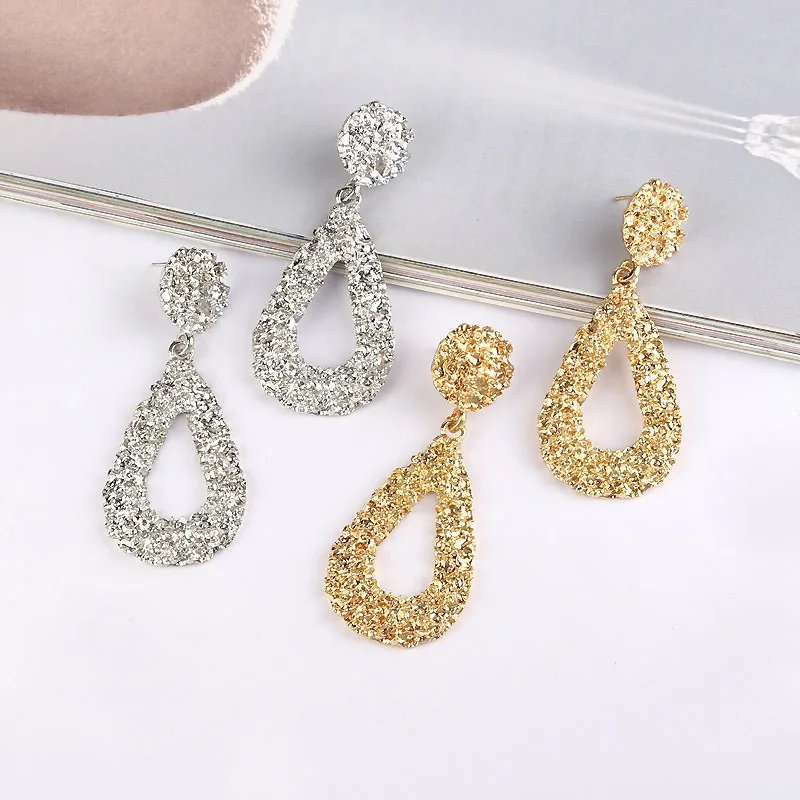 New retro women's drop earrings geometric teardrop pattern earrings 2019 metal earrings hanging fashion jewelry
New retro women's drop earrings geometric teardrop pattern earrings 2019 metal earrings hanging fashion jewelry
