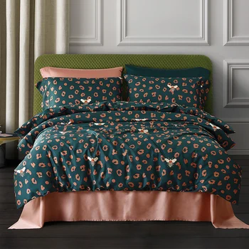 Luxury Europe Bedding Set 4PCS 60S Satin Silk Egyptian Cotton Bed Cover Soft Flat Sheets King Queen Size Duvet Cover Set CHAUSUB
Luxury Europe Bedding Set 4PCS 60S Satin Silk Egyptian Cotton Bed Cover Soft Flat Sheets King Queen Size Duvet Cover Set CHAUSUB