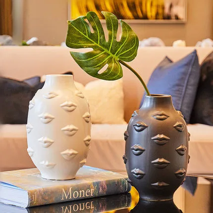 2018 Modern minimalist lips flower vase creative home decoration lips ceramic vases
2018 Modern minimalist lips flower vase creative home decoration lips ceramic vases