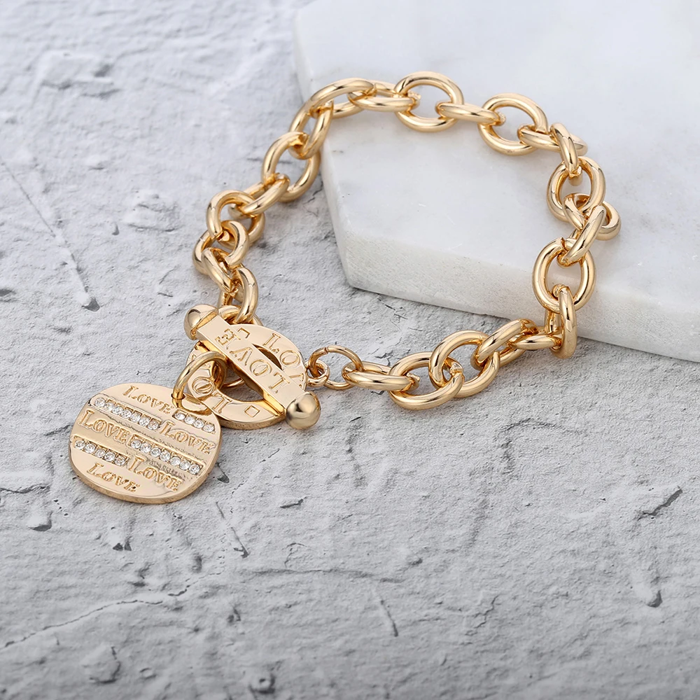 Big Gold Chain Love Letter Metal Card Charm Bracelets For Women Vintage Punk Girl Bracelet New Fashion Jewelry 2019 Dropshipping
Big Gold Chain Love Letter Metal Card Charm Bracelets For Women Vintage Punk Girl Bracelet New Fashion Jewelry 2019 Dropshipping