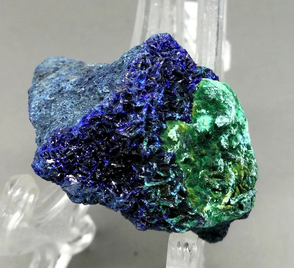 18g Shiny Natural Azurite and malachite symbiotic minerals Teaching specimens home collection ornaments from China
18g Shiny Natural Azurite and malachite symbiotic minerals Teaching specimens home collection ornaments from China