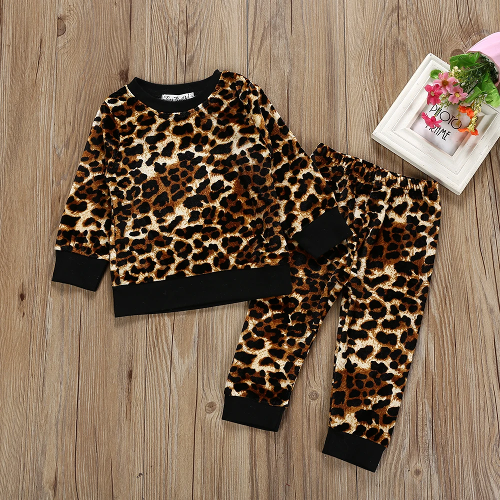 Fashion Baby Girls clothes Children clothing set Leopard print Long Sleeve Tops+Pants Winter Corduroy clothes for children sets
Fashion Baby Girls clothes Children clothing set Leopard print Long Sleeve Tops+Pants Winter Corduroy clothes for children sets
