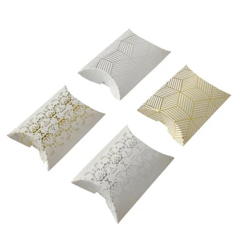 50pcs/set Gold/Sliver Paper Pillow Candy Box Present Pouch Kraft Wedding Favors Gift Candy Boxes Birthday Party Supplies
50pcs/set Gold/Sliver Paper Pillow Candy Box Present Pouch Kraft Wedding Favors Gift Candy Boxes Birthday Party Supplies