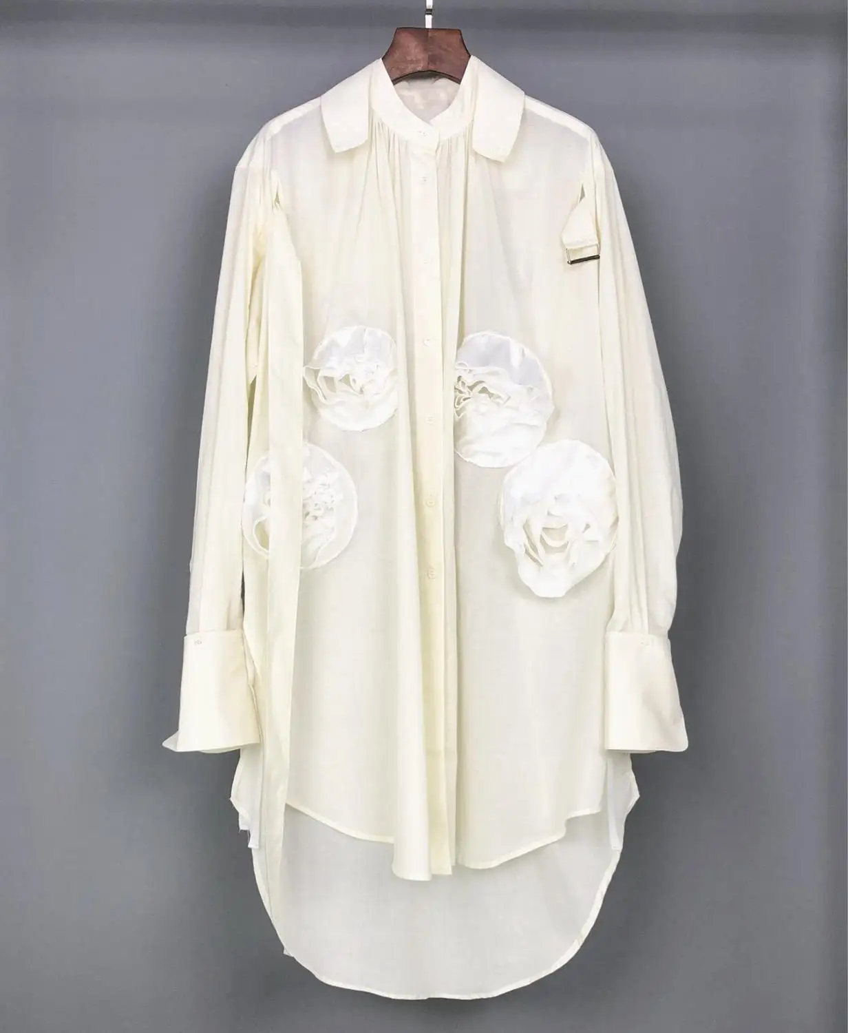 2019 new ladies fashion sexy long-sleeved collar collar embroidered solid color long shirt 0606
2019 new ladies fashion sexy long-sleeved collar collar embroidered solid color long shirt 0606