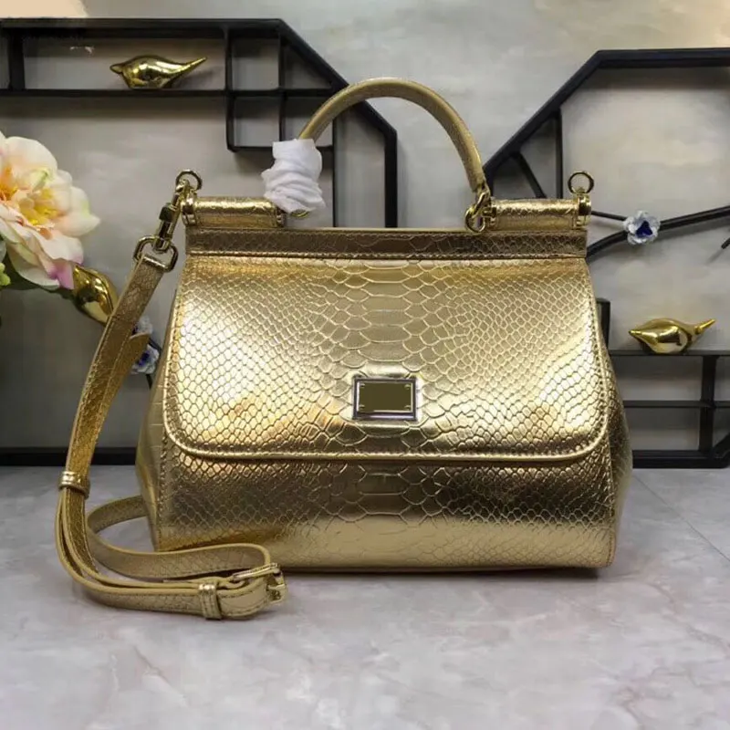 New fashionable medium-sized lady's handbag with oblique sling and golden cowhide Python and serpentine shoulder bag 
New fashionable medium-sized lady's handbag with oblique sling and golden cowhide Python and serpentine shoulder bag