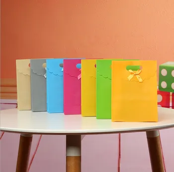 96pcs 16.5*12.5*6cm Colorful Craft Paper Gift Bag for Candy Cookie Makeup with Handle Christmas Wedding Bags Party Favors
96pcs 16.5*12.5*6cm Colorful Craft Paper Gift Bag for Candy Cookie Makeup with Handle Christmas Wedding Bags Party Favors