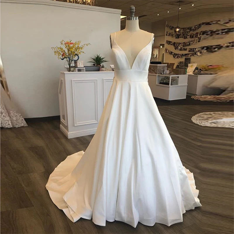 Simple A-line Wedding Dresses V-neck Spaghetti Straps 2019 Backless Appliques Beading Vestido De Novia Chapel Train Bridal Gowns
Simple A-line Wedding Dresses V-neck Spaghetti Straps 2019 Backless Appliques Beading Vestido De Novia Chapel Train Bridal Gowns