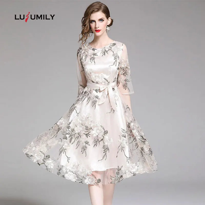 Lusumily 2019 Summer Dress Women Runway Short Sleeve Floral Embroidery Beige High Quality Mesh Knee Length Elegant Dresses
Lusumily 2019 Summer Dress Women Runway Short Sleeve Floral Embroidery Beige High Quality Mesh Knee Length Elegant Dresses