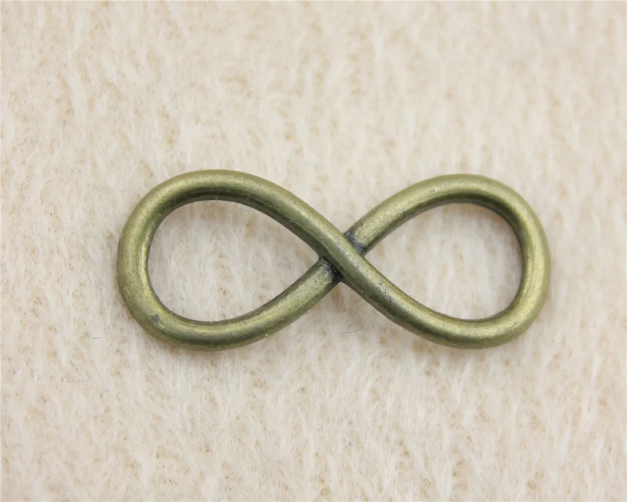 53pcs/lot 30*12mm ancient bronze Infinity charm Pendants DIY jewelry for bracelet necklace earring
53pcs/lot 30*12mm ancient bronze Infinity charm Pendants DIY jewelry for bracelet necklace earring