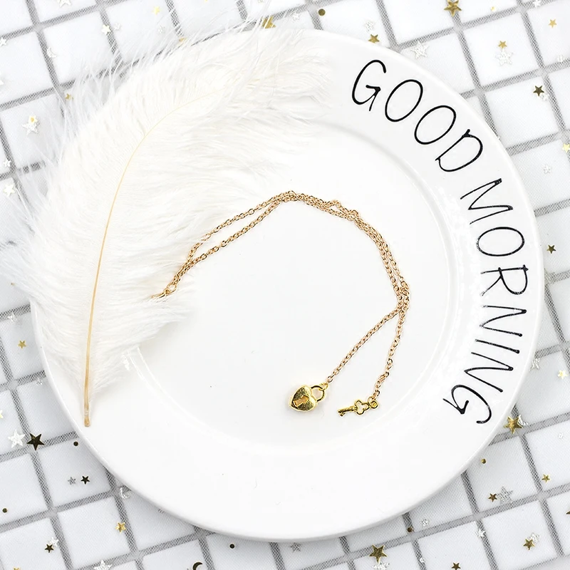 1PC Golden love Chains Design Metal bookmark Paper Clips Pendant Book decorate Collocation Notebook Accessories Marker Gift A6
1PC Golden love Chains Design Metal bookmark Paper Clips Pendant Book decorate Collocation Notebook Accessories Marker Gift A6