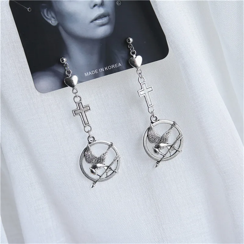 Personality retro hip hop cross geometry heart-shaped bird pendant earrings 2019 fashion men and women charm earrings jewelry
Personality retro hip hop cross geometry heart-shaped bird pendant earrings 2019 fashion men and women charm earrings jewelry